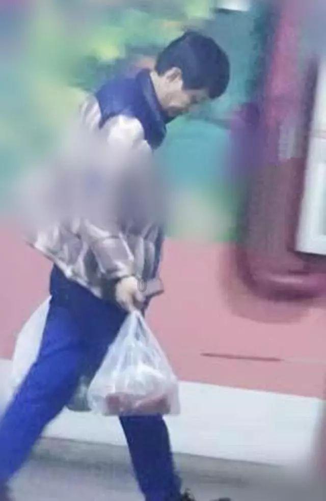 “悉尼妹”主演恐怖新片《无瑕》首曝海报 揭开修道院里的黑暗秘密