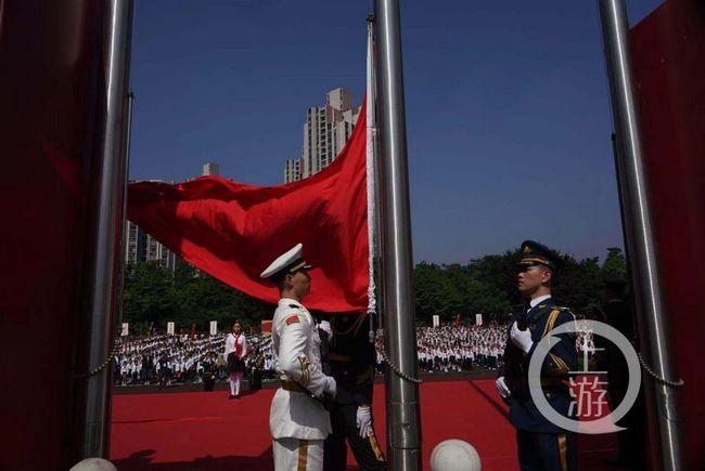 欢歌踏舞迎新春 靖江市民家门口看“春晚”