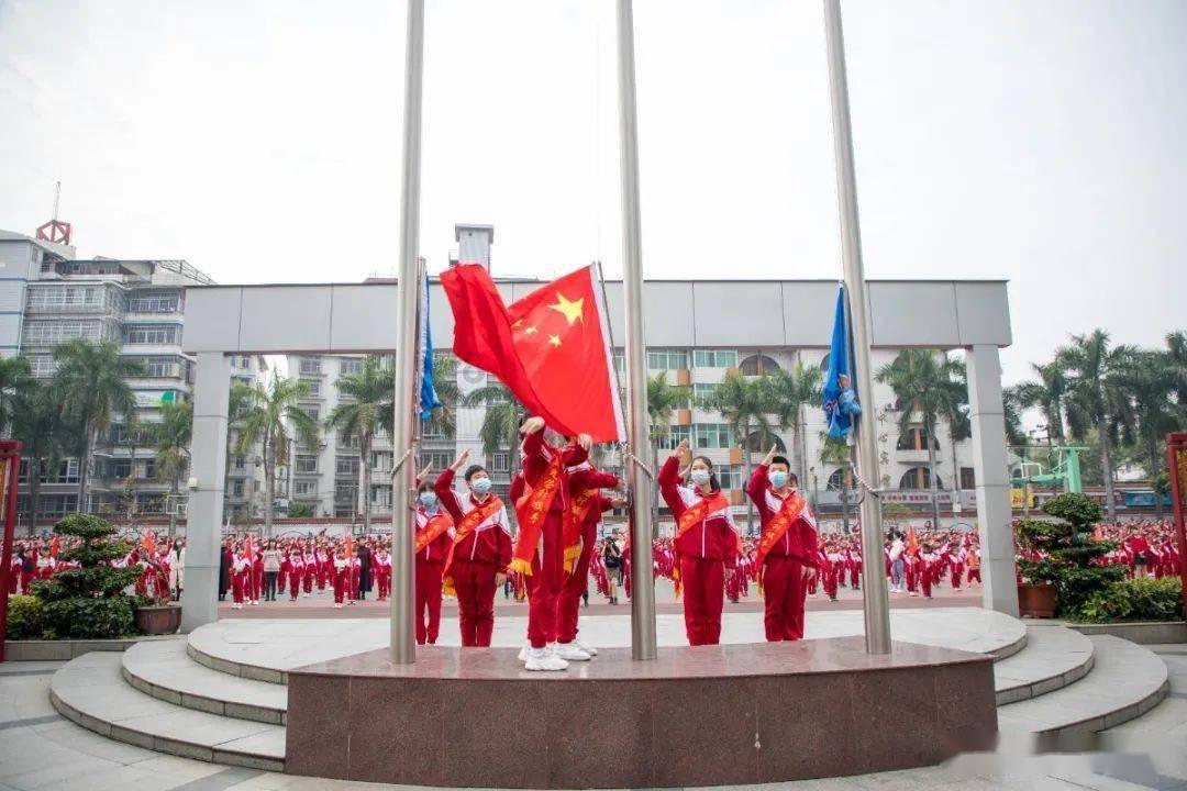 伊能静：写稿的人请学会尊重女性。你怎么看待她的发言？